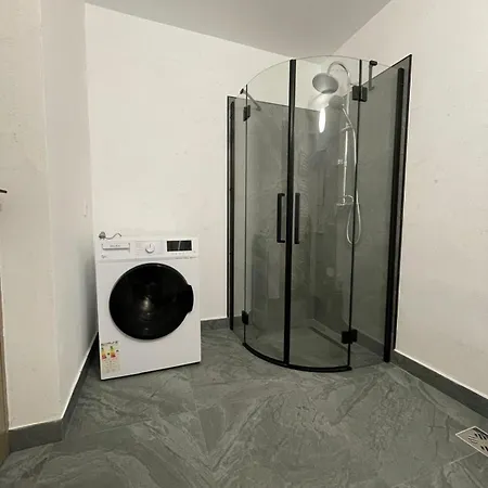 Aminah House Констанца